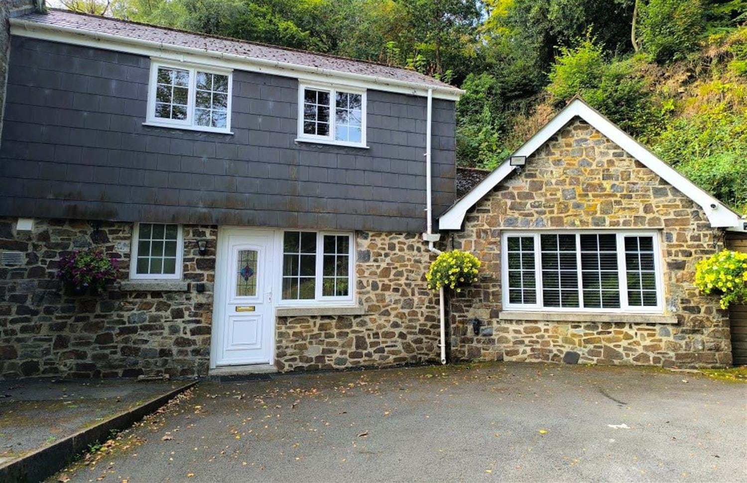 The Annex Roundaway Lodge exterior